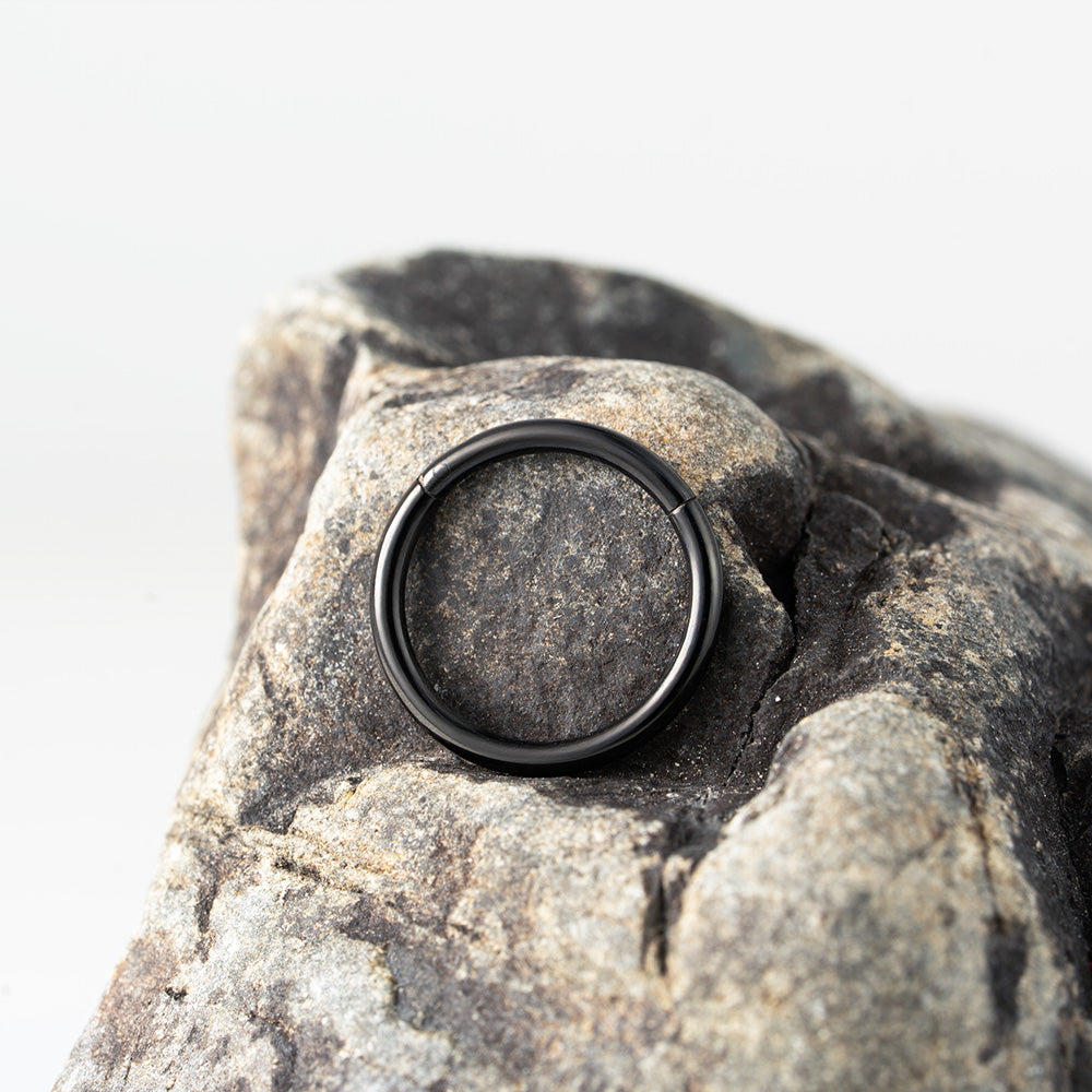 Black Hinged Segment Ring 1.2 (16 G)