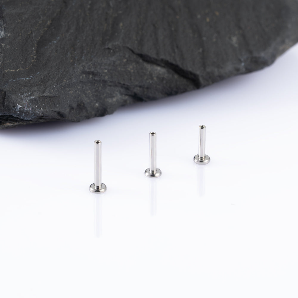 Threadless labret post mini 1 (18 G) base 2.5 mm