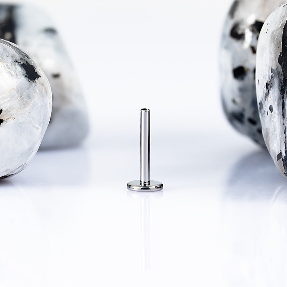 Labret post 1 (18 G) base 4 mm