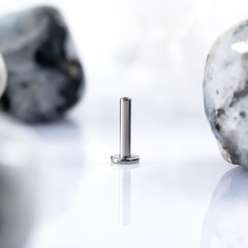 Labret post 1.6 (14 G) base 4 mm