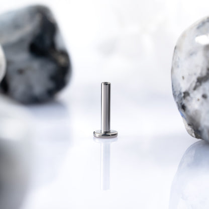Labret post 1.6 (14 G) base 4 mm