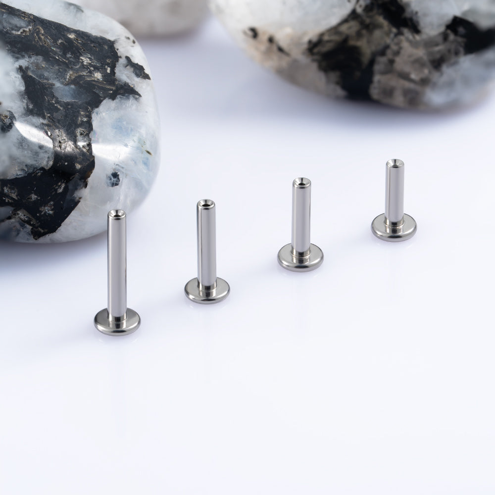 Threadless labret post 1.6 (14 G) base 4 mm